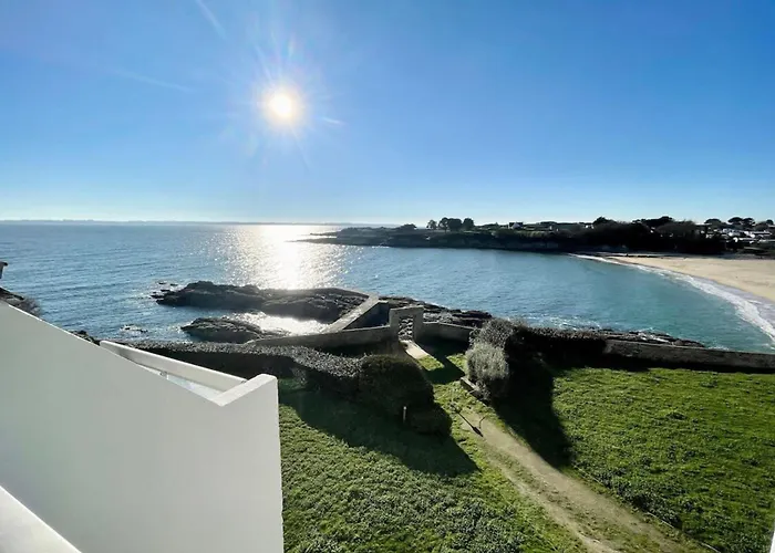 LES PIEDS DANS L’EAU ! T2 Archi Cosy – Vue mer 180°